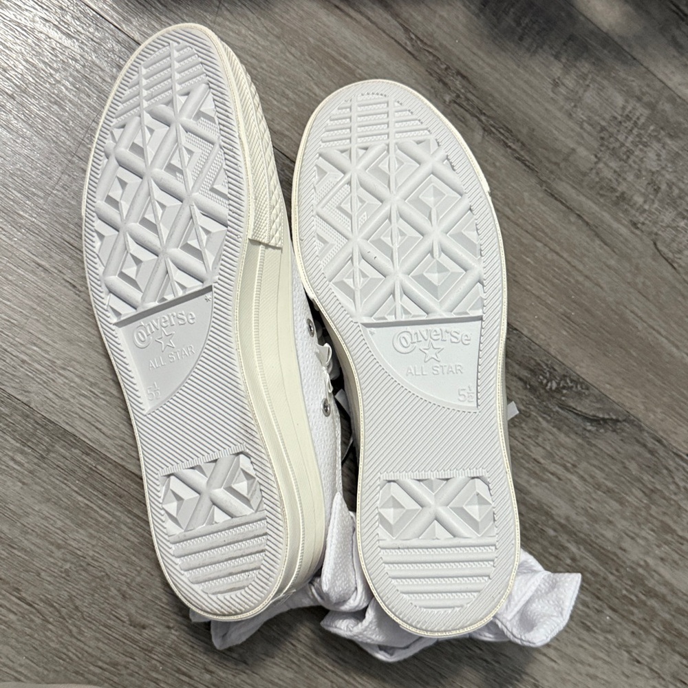 Converse with Bows - Picture 4 of 6